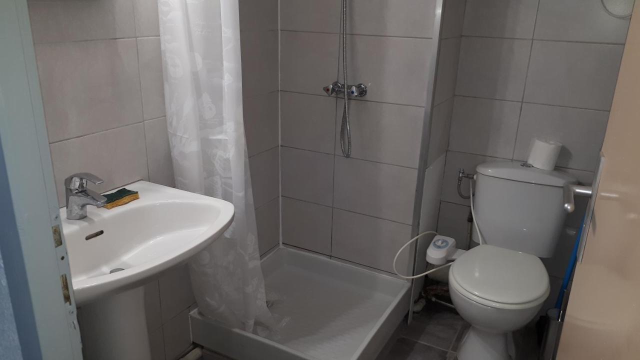 Studio Cabine Avec Jardinet A 30 M De La Plage, Au Calme. Gruissan Dış mekan fotoğraf